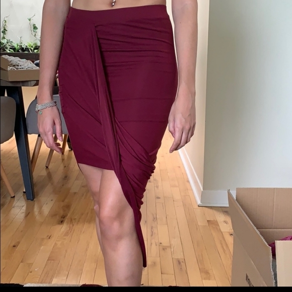 Tobi Dresses & Skirts - 🔵3/$30 Tobi asymmetrical burgundy skirt